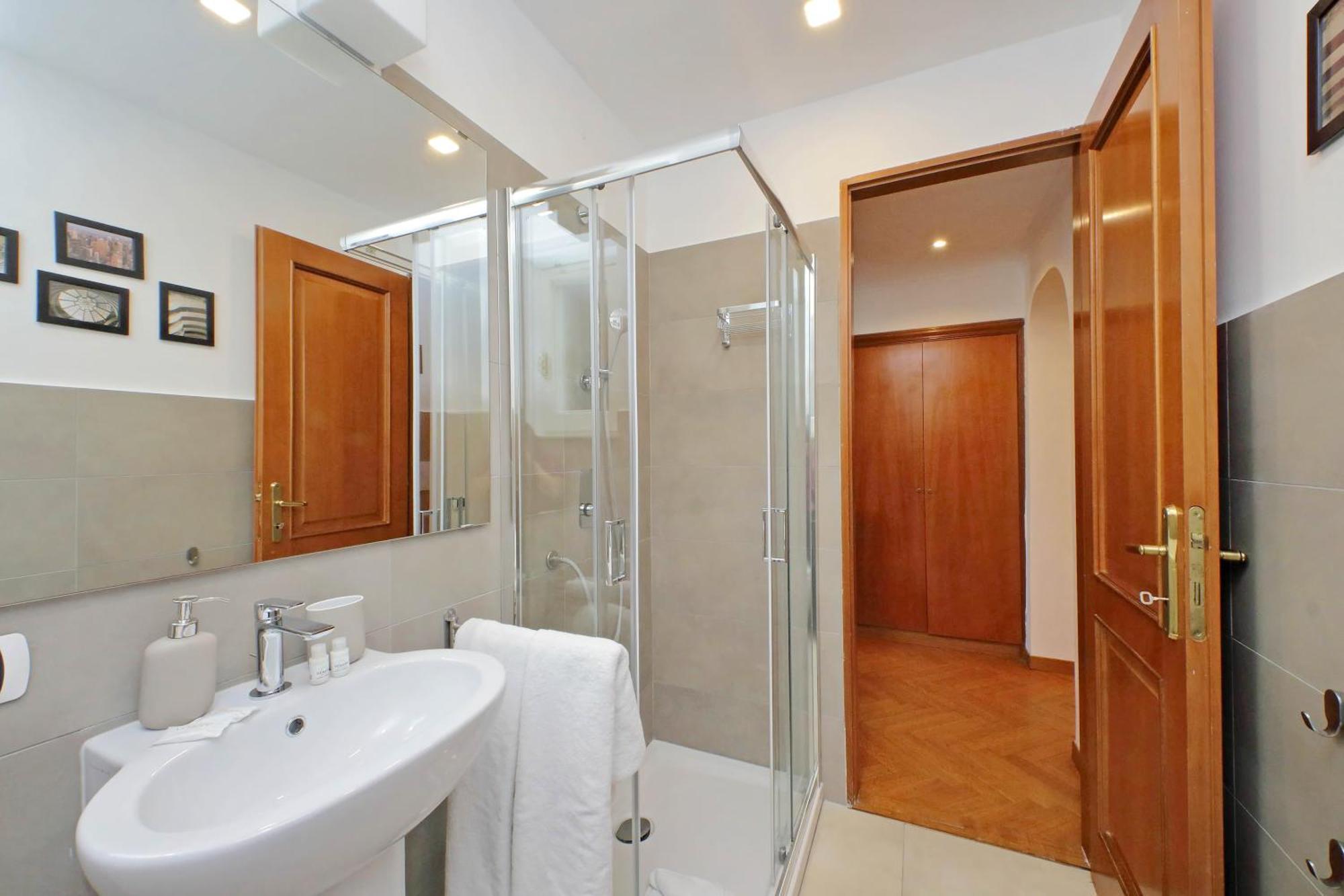 Ych-Comfortable 2 Bedrooms Flat Near Colosseum Róma Kültér fotó