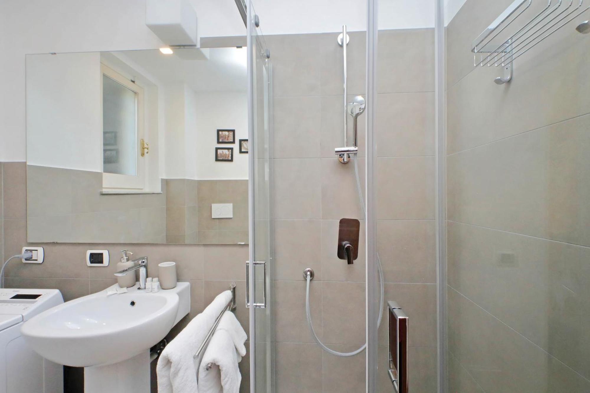 Ych-Comfortable 2 Bedrooms Flat Near Colosseum Róma Kültér fotó